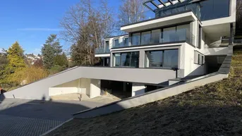 Expose NEUBAU: Eindrucksvolle Architektenvilla mit einzigartiger Aussicht!