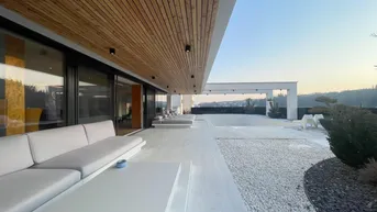 Expose Sonniges Anwesen: Pool, Sauna und lichtdurchflutete Räume!!