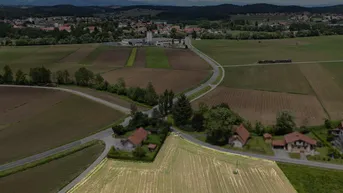 Expose Aufgepasst: Bauträgergrundstück mit unterschiedlichen Entwicklungsmöglichkeiten!