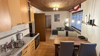 Expose 2.5-Zimmer Erdgeschosswohnung mit Balkon und Garage in Pinsdorf