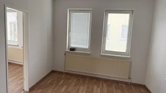 Expose Moderne 2-Zimmer Neubau Wohnung mit Parkettboden und Einbauküche , neu renoviert