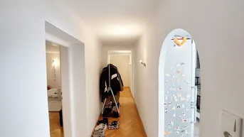Expose ** IDEAL FÜR ANLEGER UND ENDNUTZER - GROßZÜGIGE 2 ZIMMER DACHGESCHOßWOHNUNG - LICHTDURCHFLUTET MIT VIEL POTENZIAL **