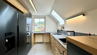 Expose DIETENBERG: Helle 3-Zimmer-Wohnung mit Loggia + Balkon, großem Kellerraum und Carport