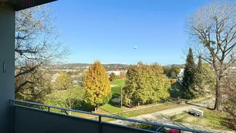 Expose MODERNISIERT : Sonnige Wohnung mit Loggia und Parkplatz nähe Murpark