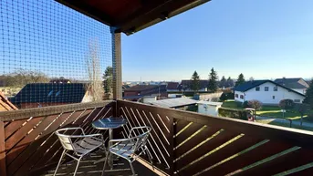 Expose SONNIG &amp; RUHIG: Geräumige 2-Zimmer-Wohnung mit überdachtem Balkon und Carport