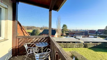 Expose AB SOFORT VERFÜGBAR : Sonnige 2-Zimmer-Wohnung mit Südwest-Balkon und Carport