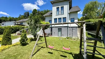 Expose DOPPELGARAGE: Unterkellertes Einfamilienhaus mit Fernblick nähe Hausmannstätten