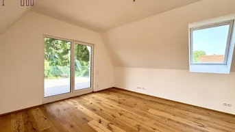 Expose NÄHE MURWEG: Geräumige 3-Zimmer-Wohnung mit Parkplatz und Dachterrasse - ERSTBEZUG