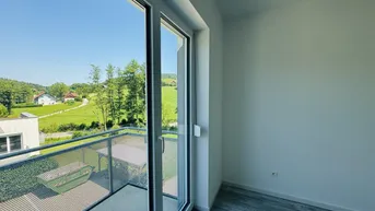 Expose FERNBLICK: Geräumige 4-Zimmer-Wohnung mit mehreren Balkonen, Panoramablick und wunderschönem Allgemeingarten