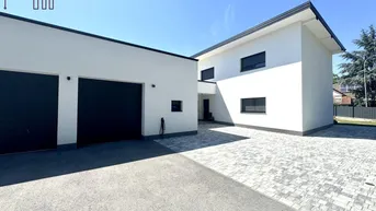 Expose FAMILIENIDYLLE IM GRÜNEN : Großzügiges Einfamilienhaus mit hochwertiger Ausstattung &amp; extragroßer Garage (Hebebühnen-geeignet!)