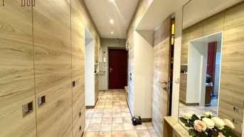 Expose RUHIG, GRÜN &amp; TOP ANGEBUNDEN: Geräumige 2-Zimmer-Wohnung mit Extraküche und Loggia in Graz-Wetzelsdorf