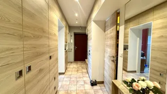 Expose PREISHIT : Ruhig gelegene 2-Zimmer-Wohnung mit Extraküche und Loggia in Graz-Wetzelsdorf - Tiefgarage vorhanden!