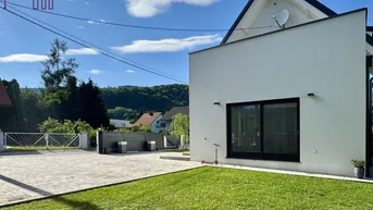 Expose RUHELAGE NAHE LKH WEST : Stilvoller Familienjuwel mit Keller, moderner Ausstattung und sonnigem Garten