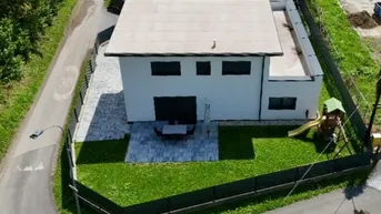 Expose POTENZIAL FÜR HEBEBÜHNE: Naturverbundenes Einfamilienhaus mit Doppelgarage und viel Stauraum