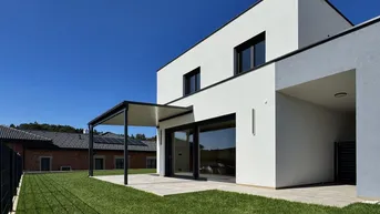 Expose NIEDRIGE MONATLICHE KOSTEN: Geräumiges Einfamilienhaus mit hochwertiger Ausstattung - ERSTBEZUG
