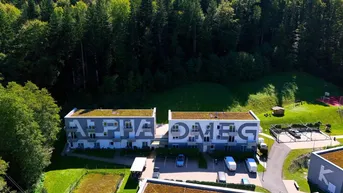 Expose FERNBLICK: Geräumige 4-Zimmer-Wohnung mit mehreren Balkonen, Panoramablick und wunderschönem Allgemeingarten