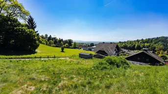 Expose Idyllisch wohnen mit Weitblick – Grundstück am Gedersberg zu verkaufen!