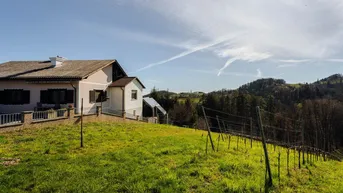 Expose Ihr idyllisches Zuhause mit Panoramablick inmitten der Weinberge!