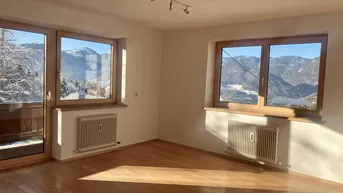 Expose Großz�ügige 4-Zimmer Wohnung in ruhiger Lage mit Bergpanorama