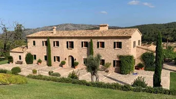 Expose Atemberaubendes Landgut auf einem riesigen Grundstück mit Bergblick inPollensa, Mallorca