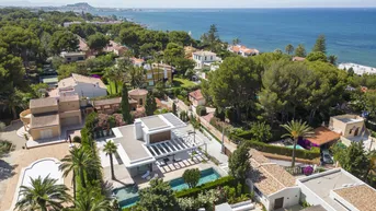 Expose Villa nur 50 m vom schönen Strand Les Rotes in Dénia (Alicante) Spanien entfernt.