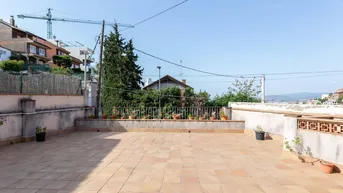 Expose 6 Schlafzimmer Villa mit 393m² Garten zu verkaufen in Esplugues, Barcelona