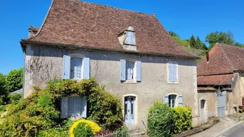 Expose Historisches Herrenhaus mit Nebengebäude und großem Garten in einem der schönsten Dörfer Frankreichs