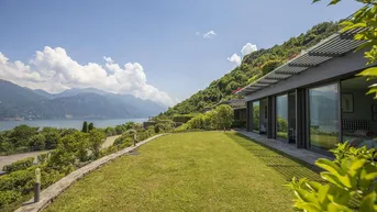 Expose Moderne Wohnung in einer ruhigen Lage mit direkten Seeblick, Tiefgarage und Garten bei Menaggio