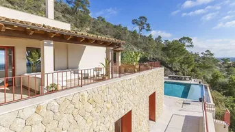 Expose Wunderschöne Villa mit Blick auf die Bucht von Palma zu verkaufen in der Nähe von Bunyola, Mallorca