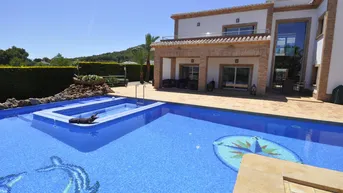 Expose Einzigartige, moderne Villa mit Meerblick und hochwertigen Materialien in Jávea