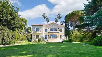 Expose Perfekte Lage auf der Westseite von Cap d'Antibes mit atemberaubendem Meerblick.