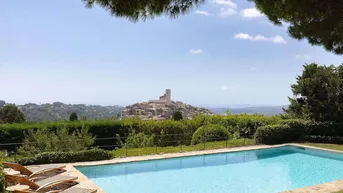 Expose Mas Provençal mit Blick auf das Dorf
