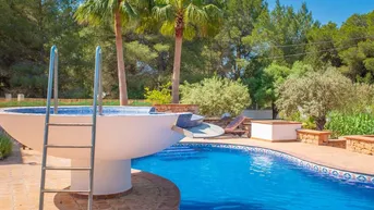 Expose 6-Zimmer-Haus mit 3.152 m² Garten zu verkaufen in San Antonio, Ibiza