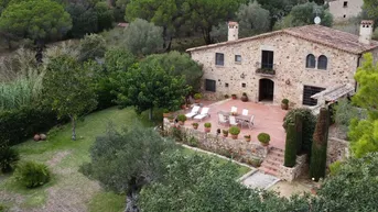 Expose Schöne und historische katalanische Masia in der ruhigen Wohngegend der Kirche, Santa Cristina d'Aro