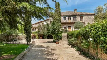 Expose Haus von 1.000 m² zu verkaufen in La Garrotxa, Girona, Costa Brava.