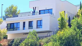 Expose Villa in ausgezeichnetem Zustand mit 3 Schlafzimmern und Panoramablick in Altea zu verkaufen.