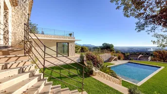 Expose Neo-Provencal-Villa mit atemberaubendem Meerblick.