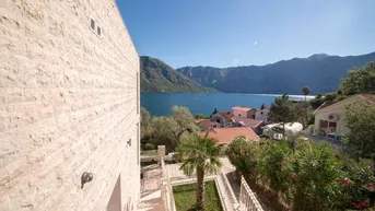 Expose Kotor, Stoliv. Fantastische Luxusvilla mit Panoramablick und Weinkeller in der Bucht von Kotor