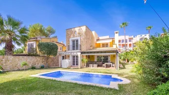 Expose Freistehende Villa in erster Linie zum Golfplatz in Nova Santa Ponsa (Mallorca) zu verkaufen