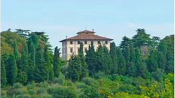 Expose Historische Villa in Lazise mit Seeblick auf den Gardasee, 1,5 km von der Uferpromenade entfernt.