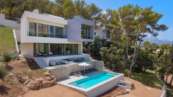 Expose Makellose moderne Villa zu verkaufen, die kürzlich fertiggestellt wurde in Puerto Pollensa.