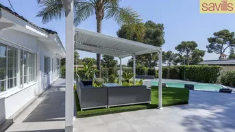 Expose Ausgezeichnete Villa, renoviert im Jahr 2020, mit einem Gästehaus in en La Cañada, Valencia