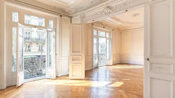 Expose Elegante Familienwohnung mit Eiffelturm-Blick im Haussmann-Steinbau Stil, in Paris