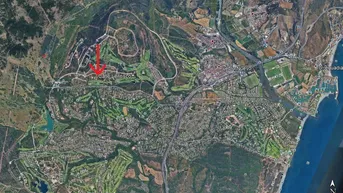 Expose Sotogrande. Wunderschöne Golfplatzgrundstücke in erster Reihe von insgesamt 15.010m2 mit Meerblick