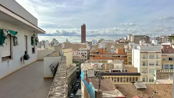Expose Ausgezeichnetes Penthouse zum Renovieren im Herzen von Alicante zu verkaufen