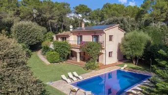 Expose Familienvilla mit Lizenz zur Ferienvermietung zu verkaufen in der Nähe von Pollensa, Mallorca