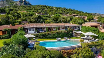 Expose Wunderschöne Villa oberhalb des Pevero-Strandes in Porto Cervo, mit einem herrlichen Blick