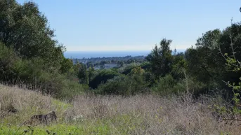 Expose Sotogrande. Doppeltes Grundstück in erster Reihe in La Reserva und mit Meerblick