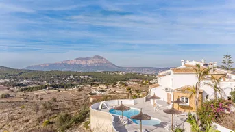 Expose Haus mit fantastischem Blick auf Montgó, nur 5 Gehminuten von Benitachell (Alicante)