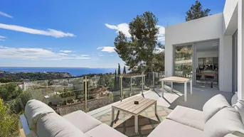 Expose Moderne Luxusvilla mit Pool, Garten und Meerblick in Génova, Palma